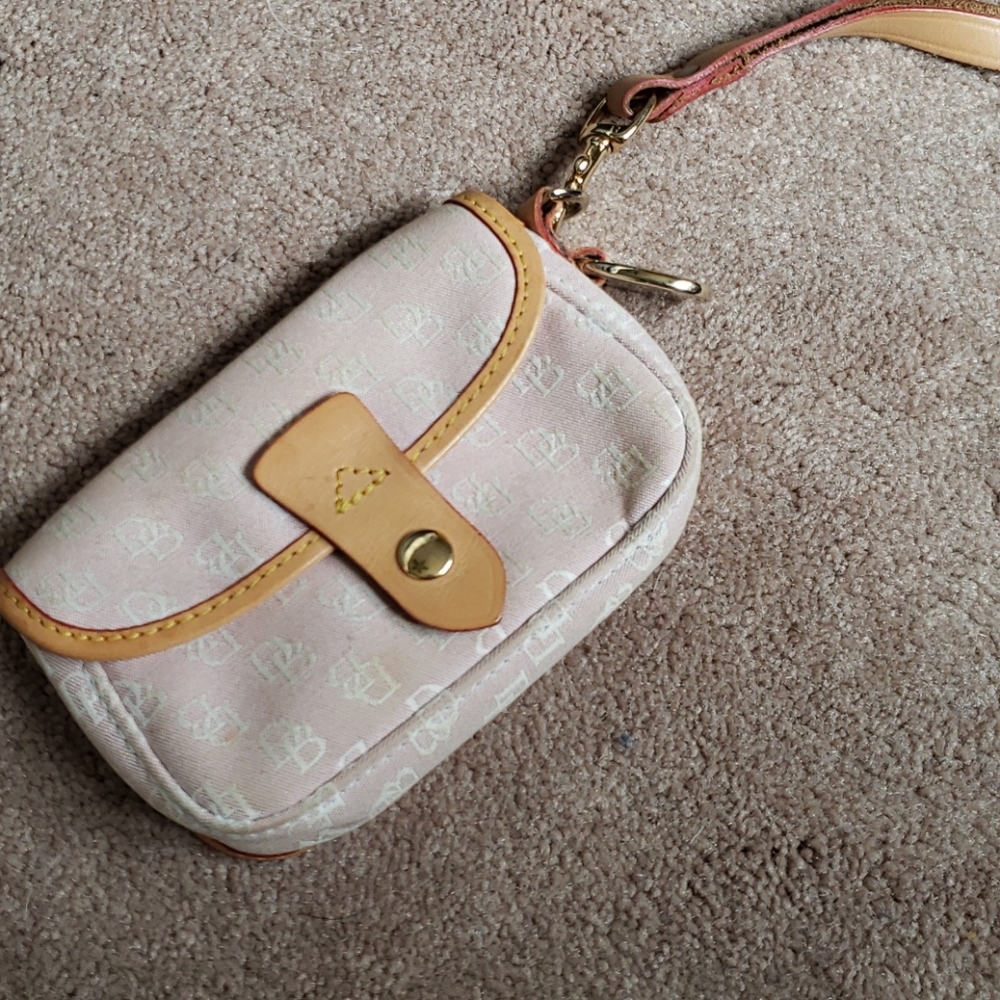 Dooney & bourke wristlet